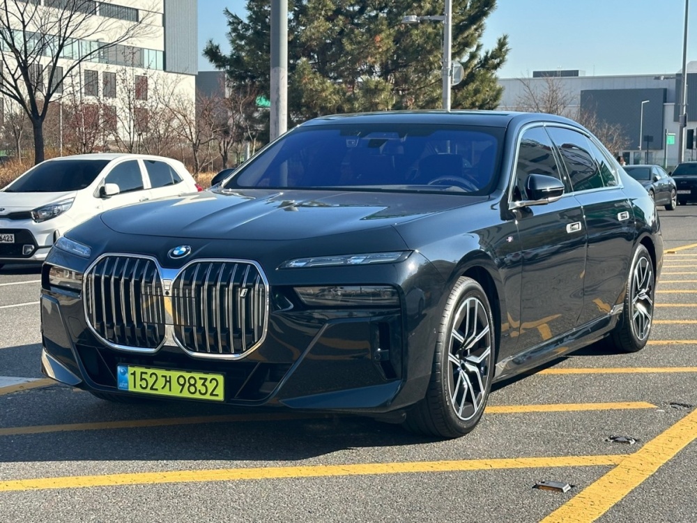 BMW i7 (G70)