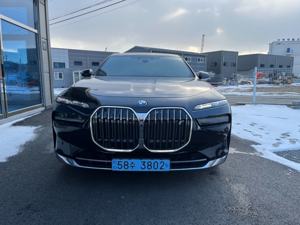 BMW i7 (G70)