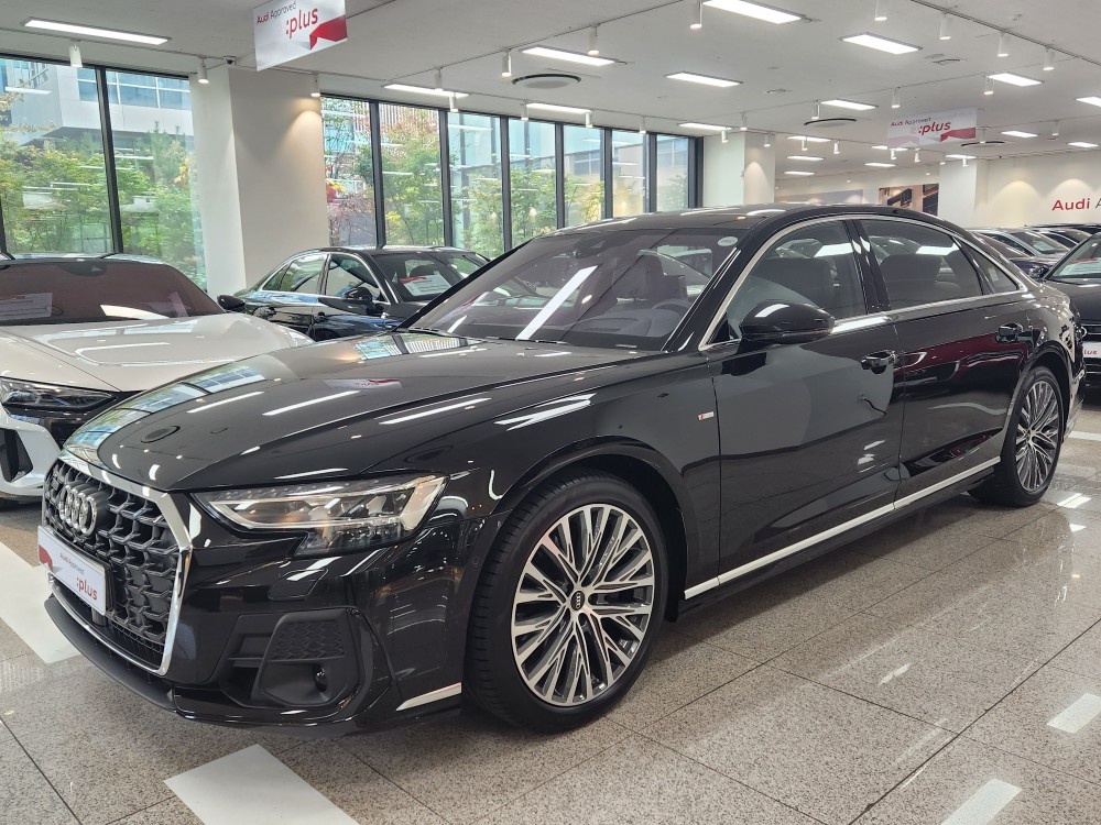 Audi A8 (D5)