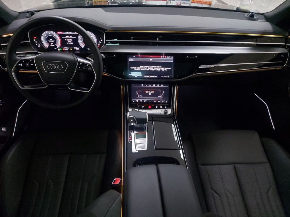 Audi A8 (D5)