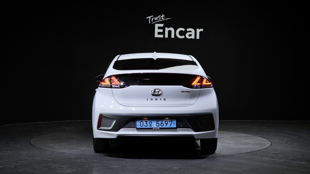 Hyundai The new Ioniq electric