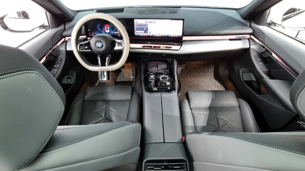 BMW 5 Series (G60)