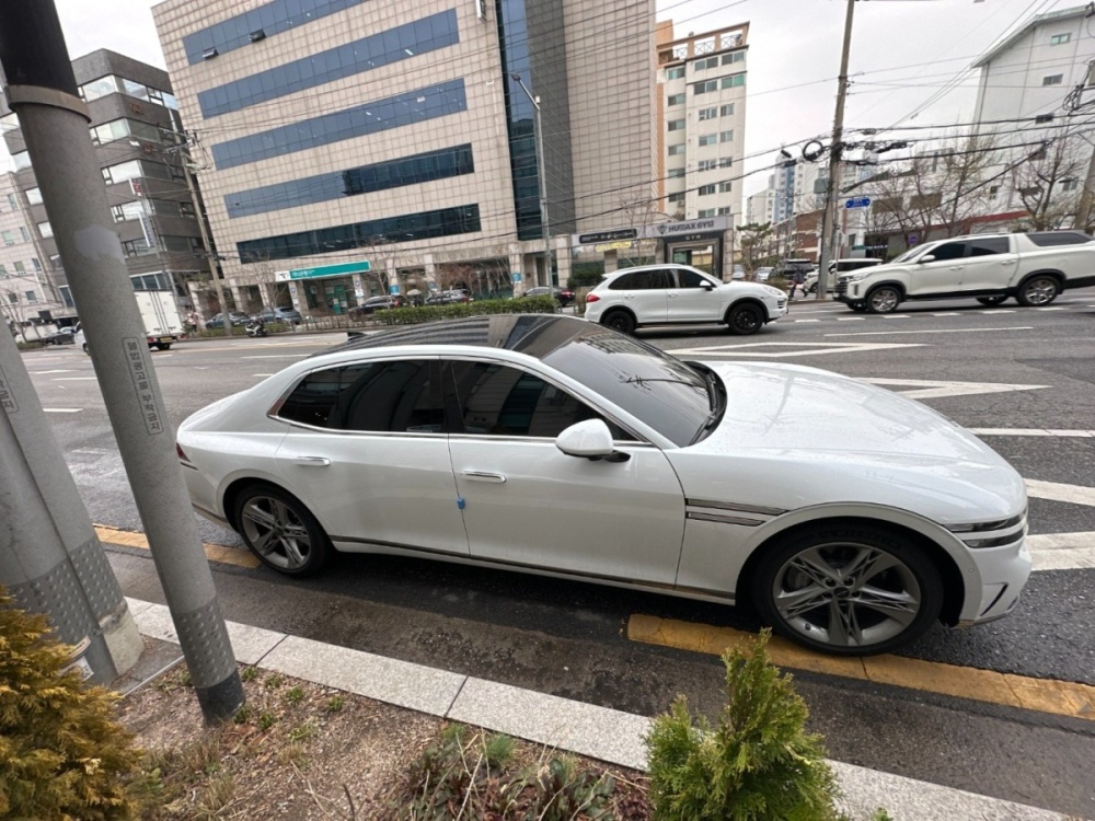 Genesis G90 (RS4)