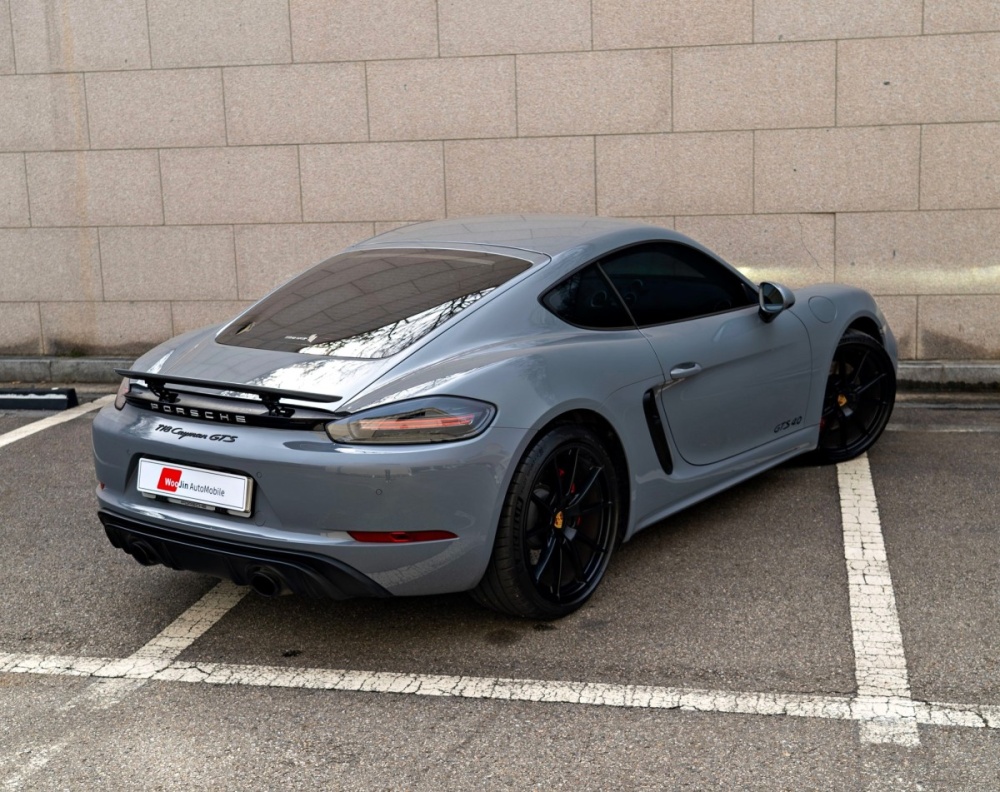 Porsche 718 Cayman