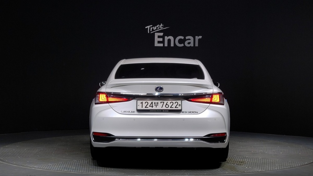 Lexus ES300h 7th generation