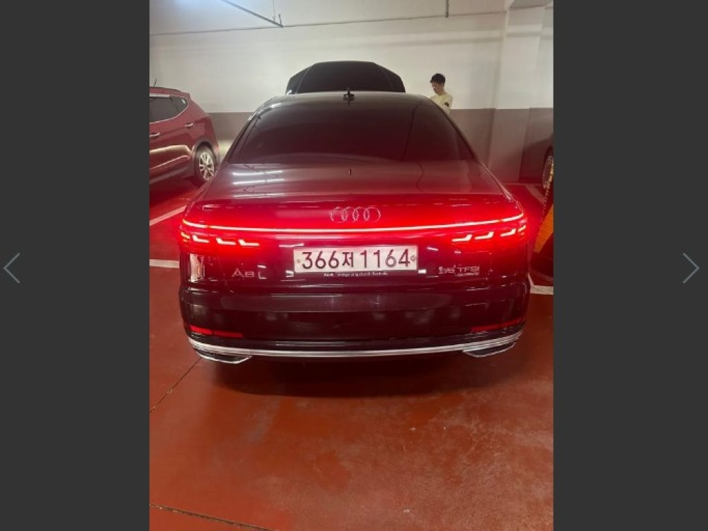 Audi A8 (D5)