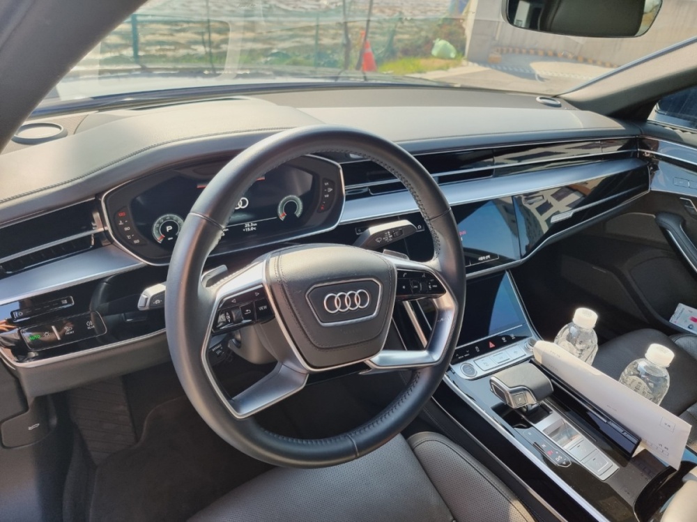 Audi A8 (D5)