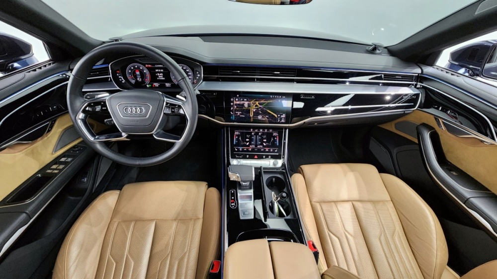 Audi A8 (D5)