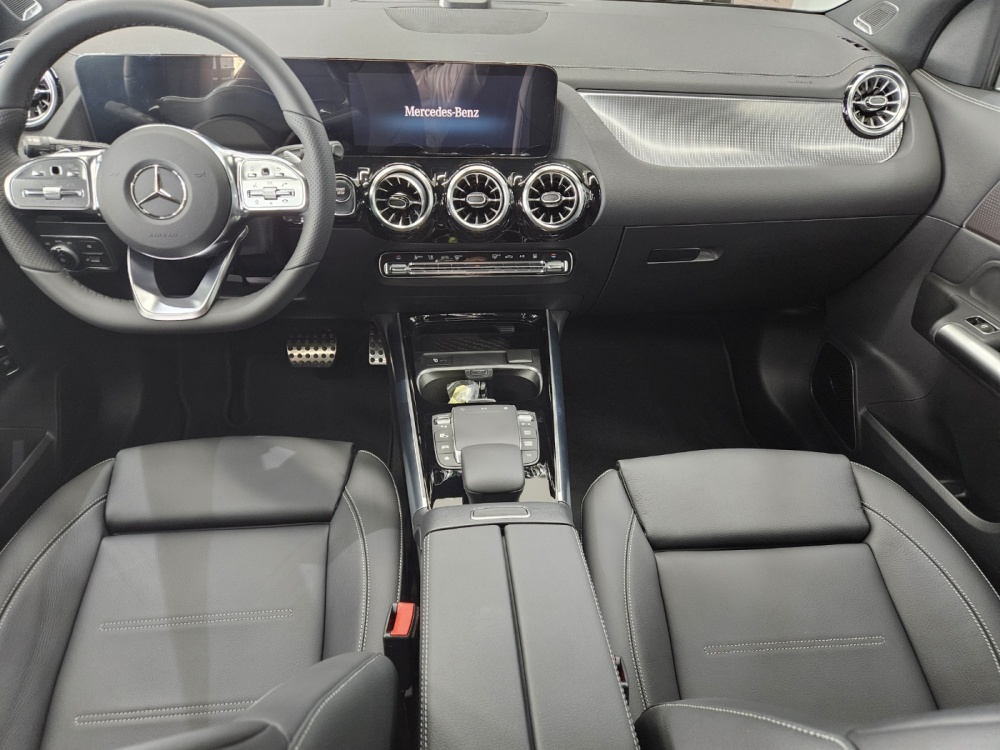 Mercedes-Benz EQA-H243