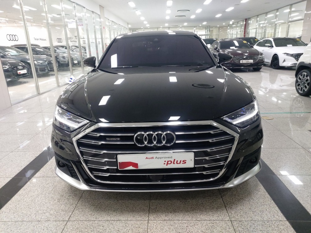 Audi A8 (D5)