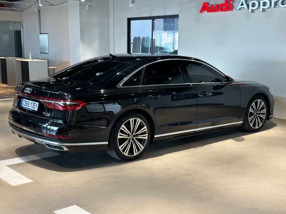 Audi A8 (D5)
