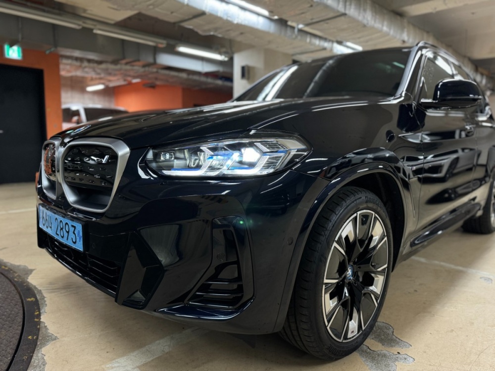 BMW iX3