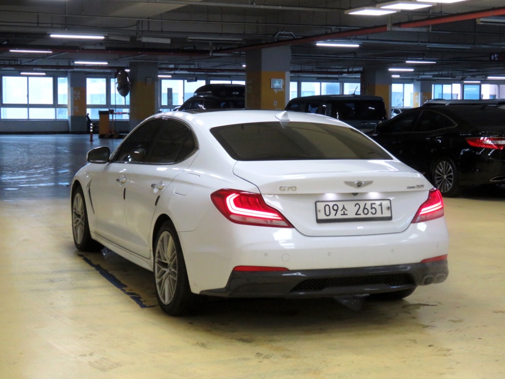 Genesis G70