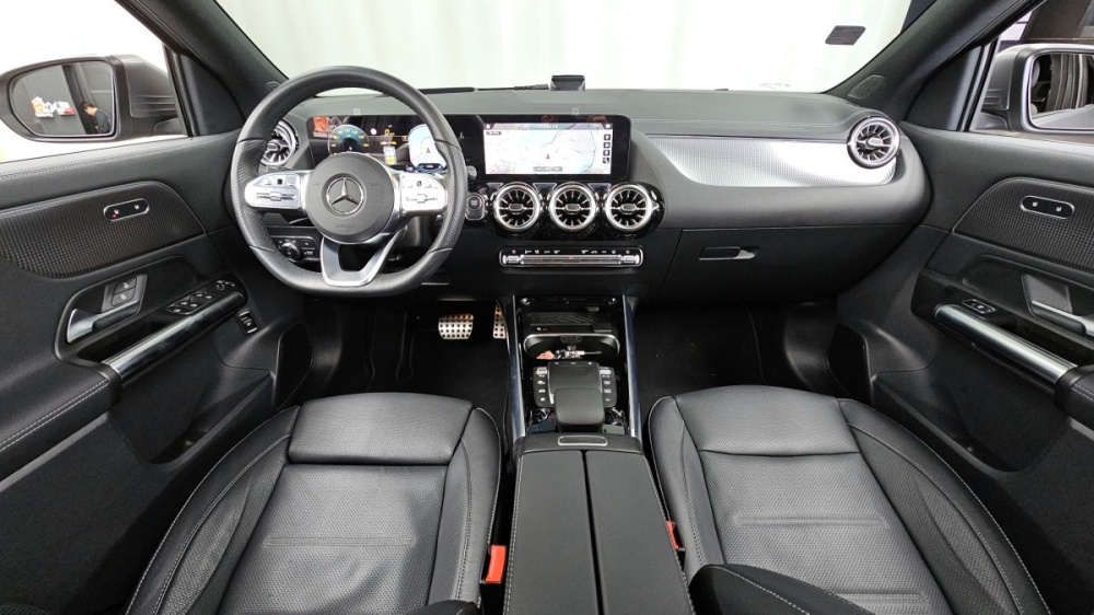 Mercedes-Benz EQA-H243