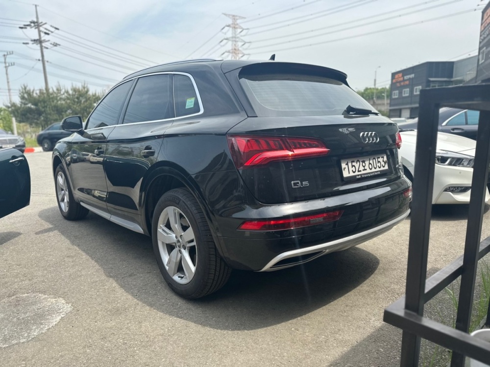 Audi Q5 (FY)