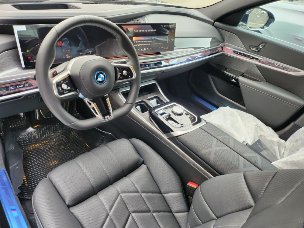 BMW i7 (G70)