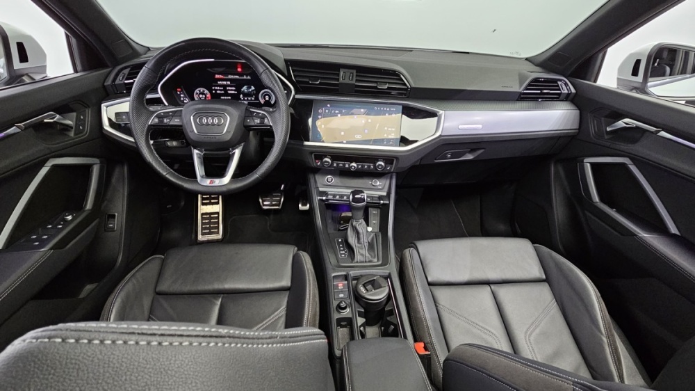 Audi Q3 (F3)