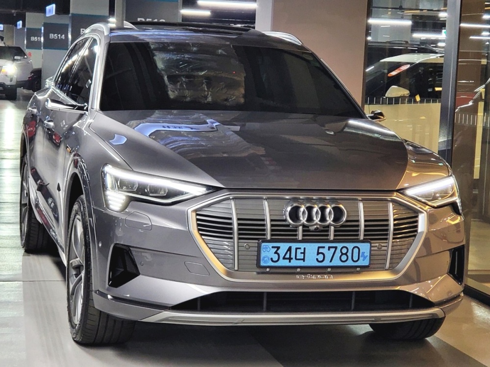 Audi e-tron