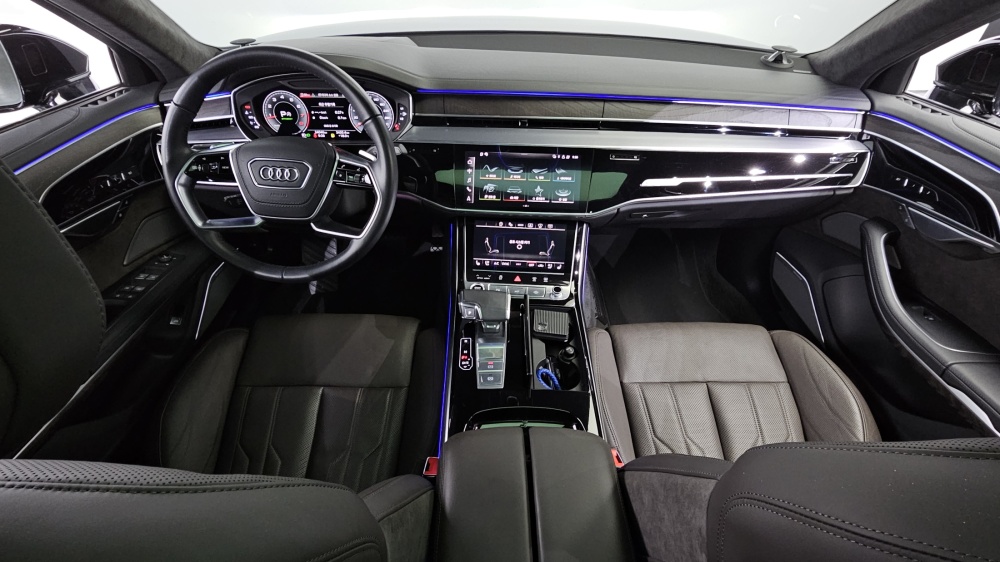 Audi A8 (D5)