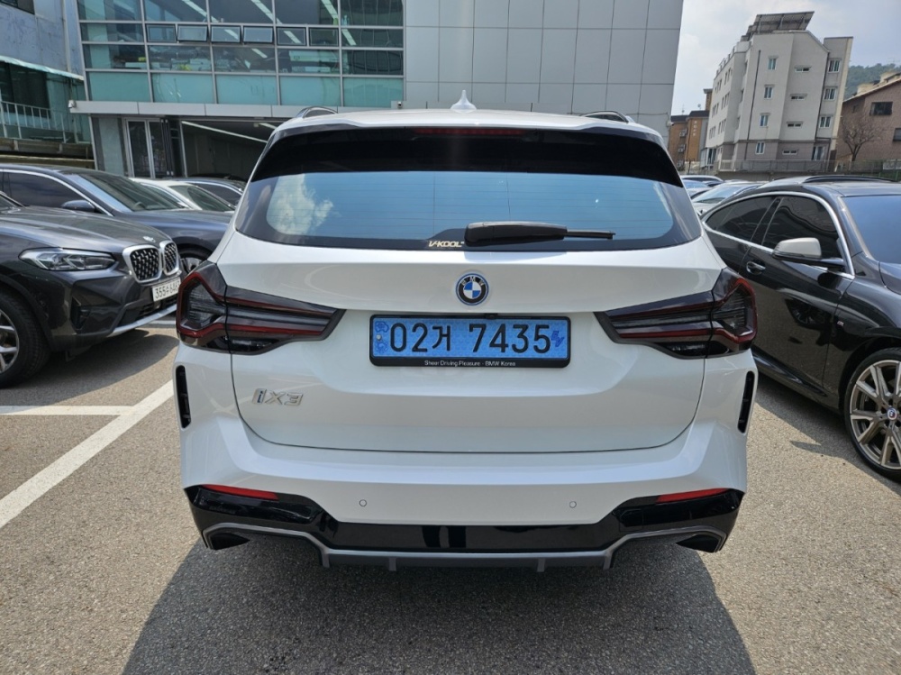 BMW iX3