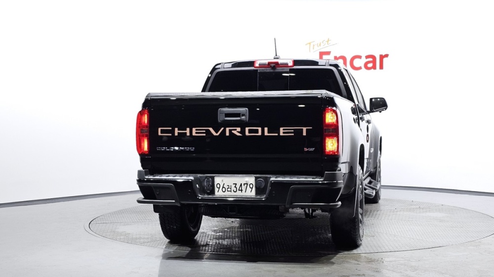 Chevrolet (GM Daewoo) real new colorado