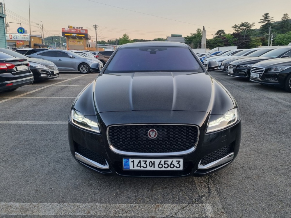 Jaguar XF (X260)