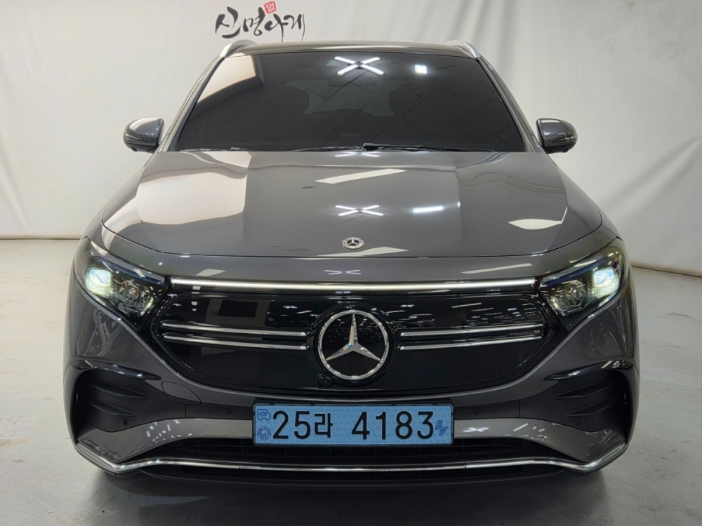 Mercedes-Benz EQA-H243