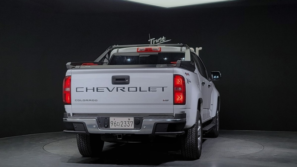 Chevrolet (GM Daewoo) real new colorado