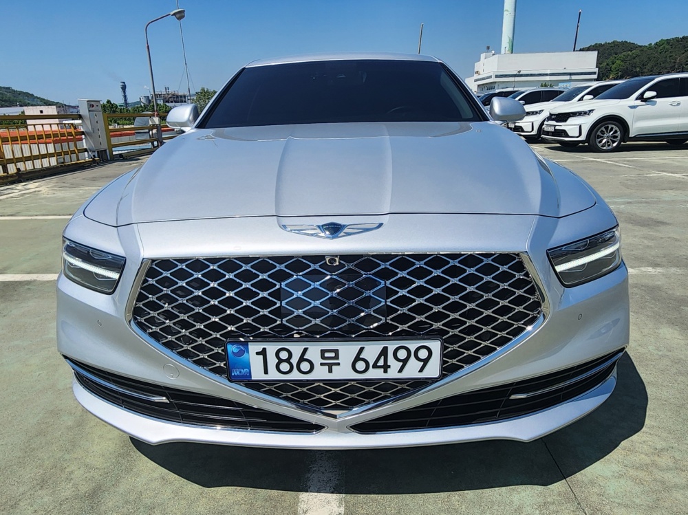 Genesis G90