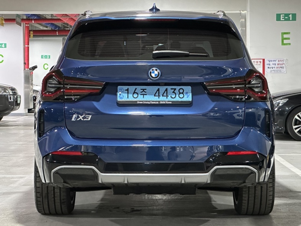 BMW iX3