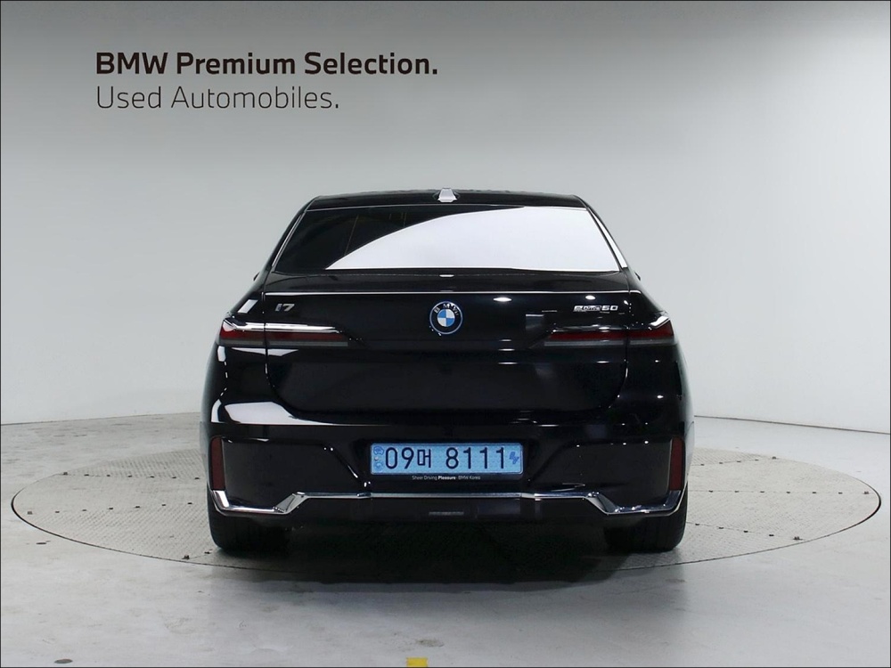 BMW i7 (G70)