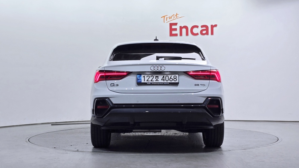 Audi Q3 (F3)