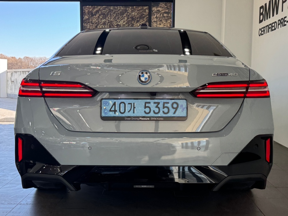 BMW i5 (G60)