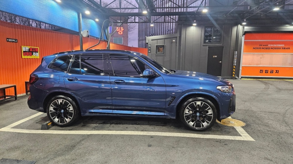 BMW iX3