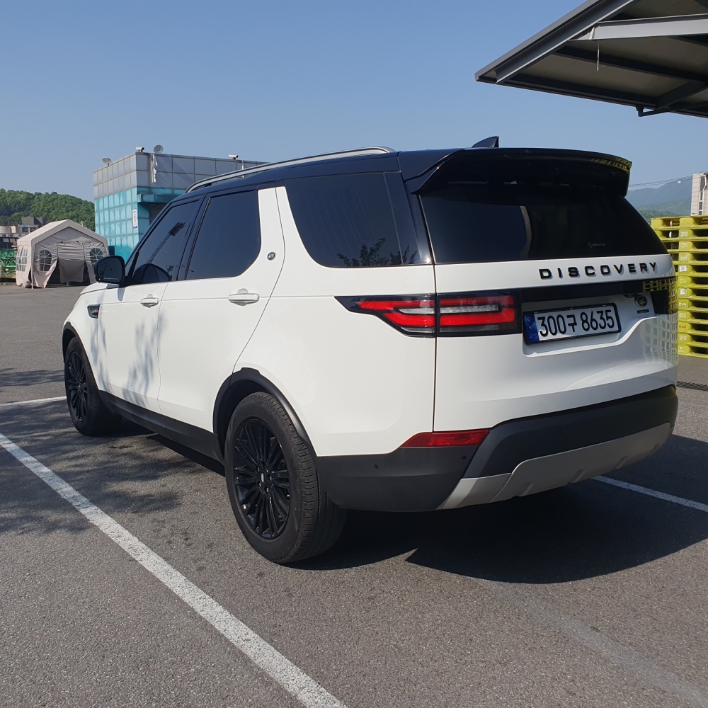 Land rover discovery 5