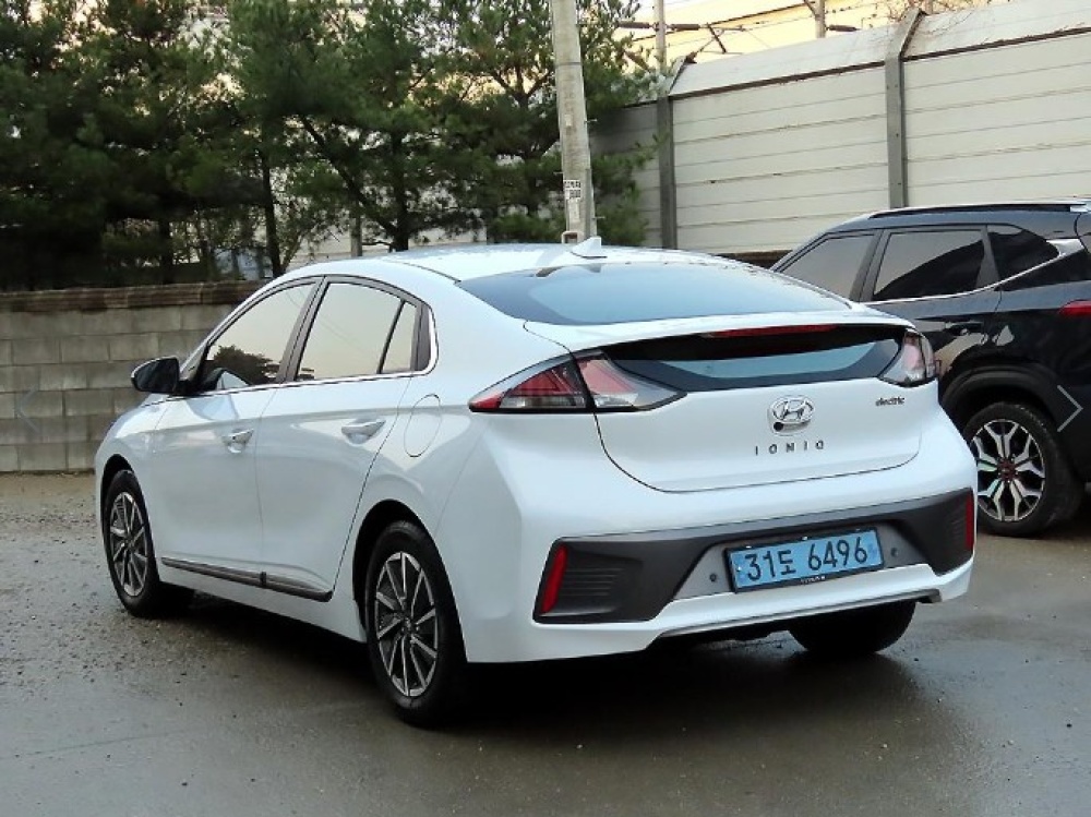 Hyundai The new Ioniq electric