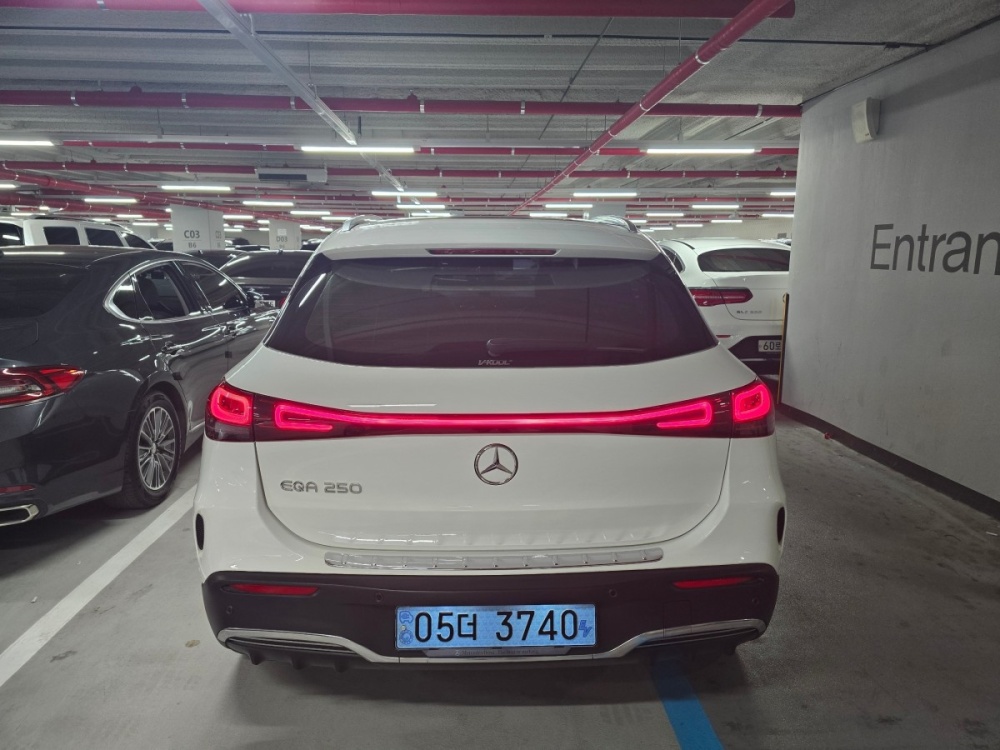 Mercedes-Benz EQA-H243