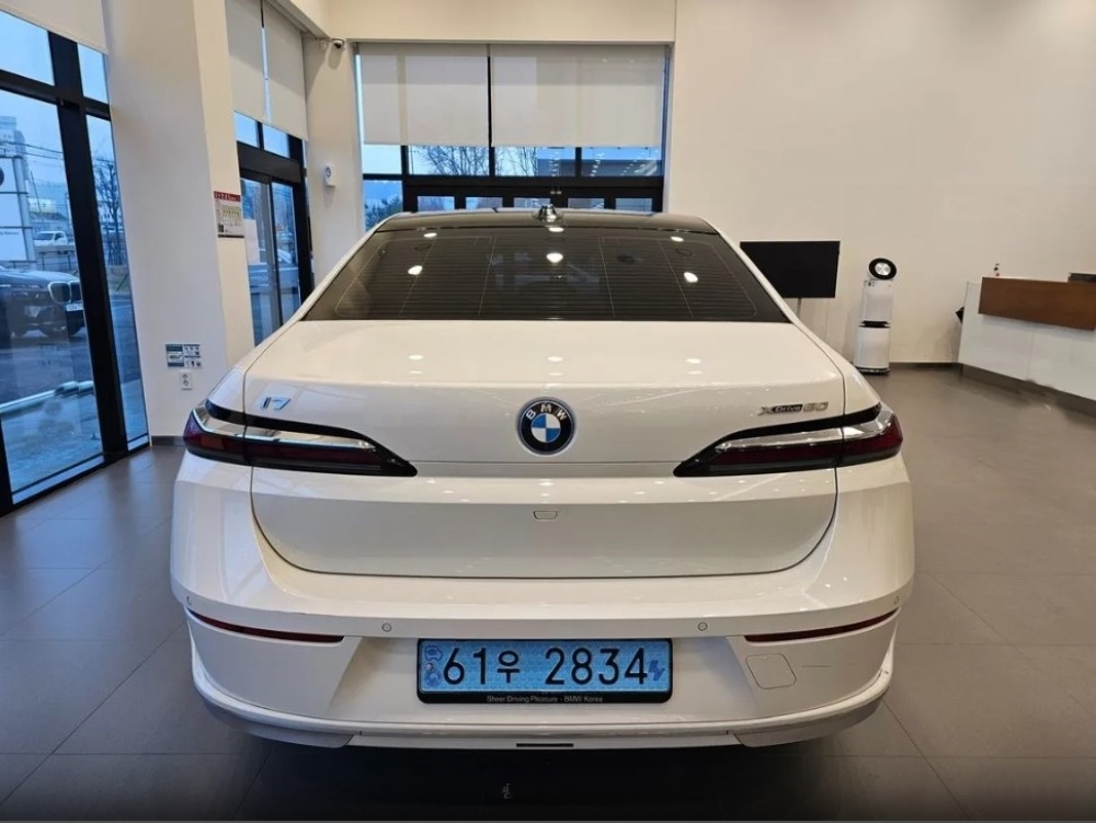 BMW i7 (G70)