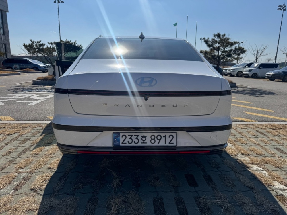 Hyundai Grandeur Hybrid (GN7)