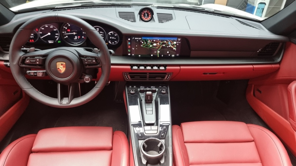 Porsche 911 (992)