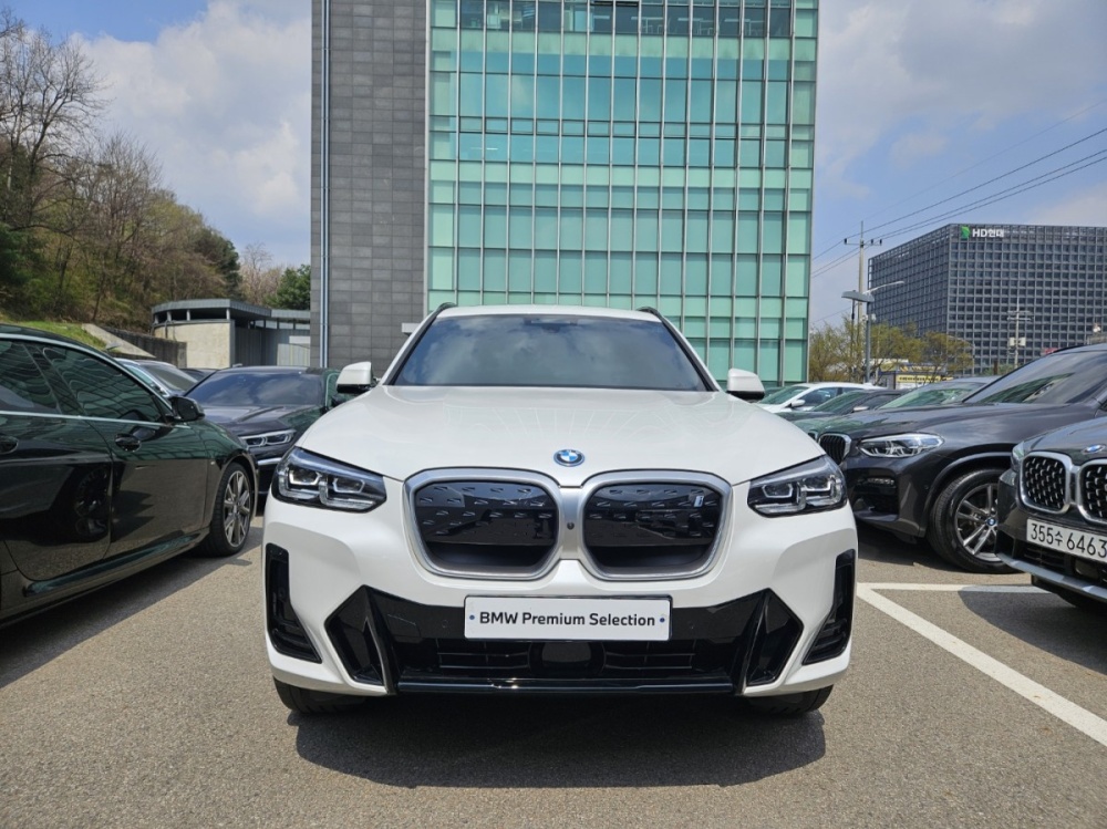 BMW iX3