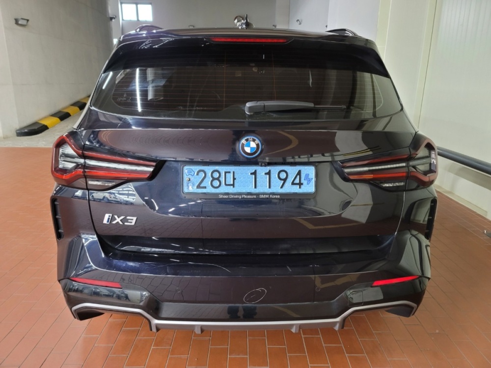 BMW iX3