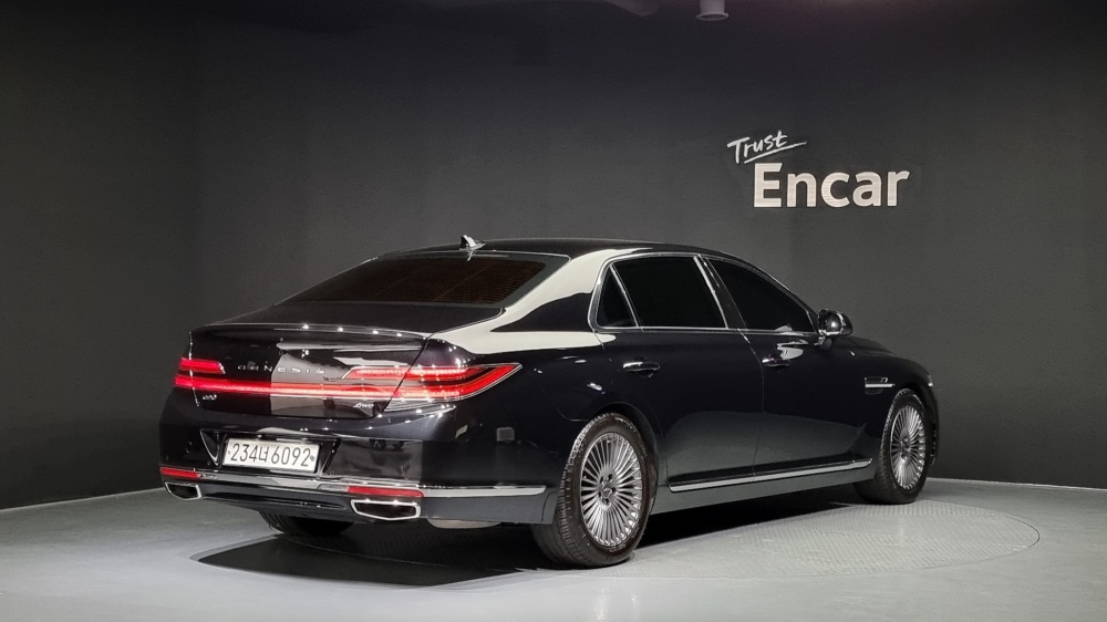 Genesis G90