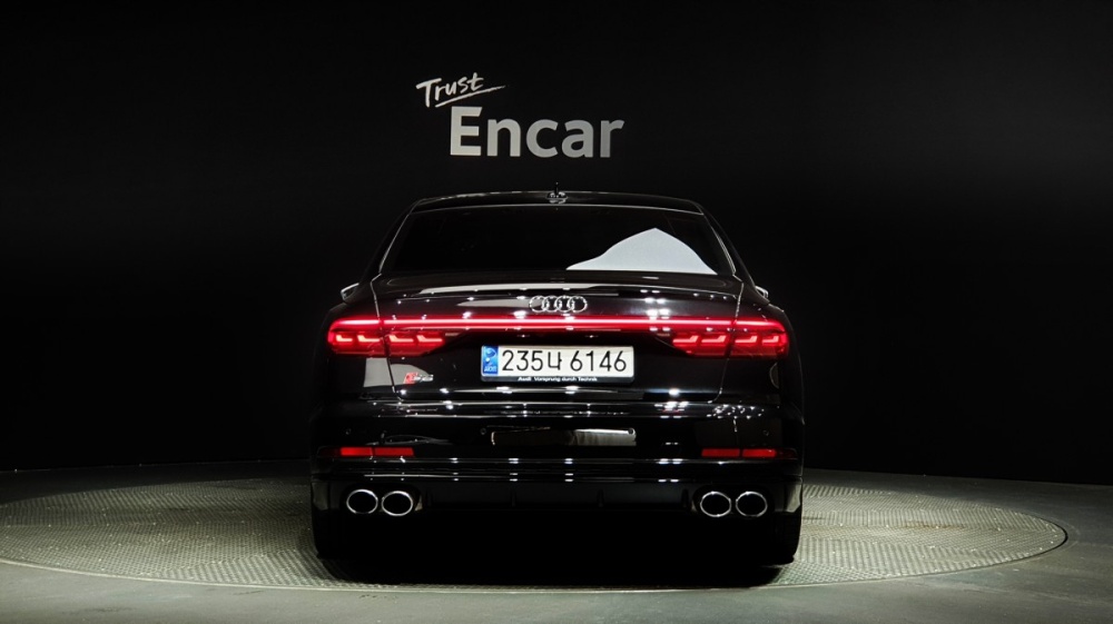 Audi S8 (D5)