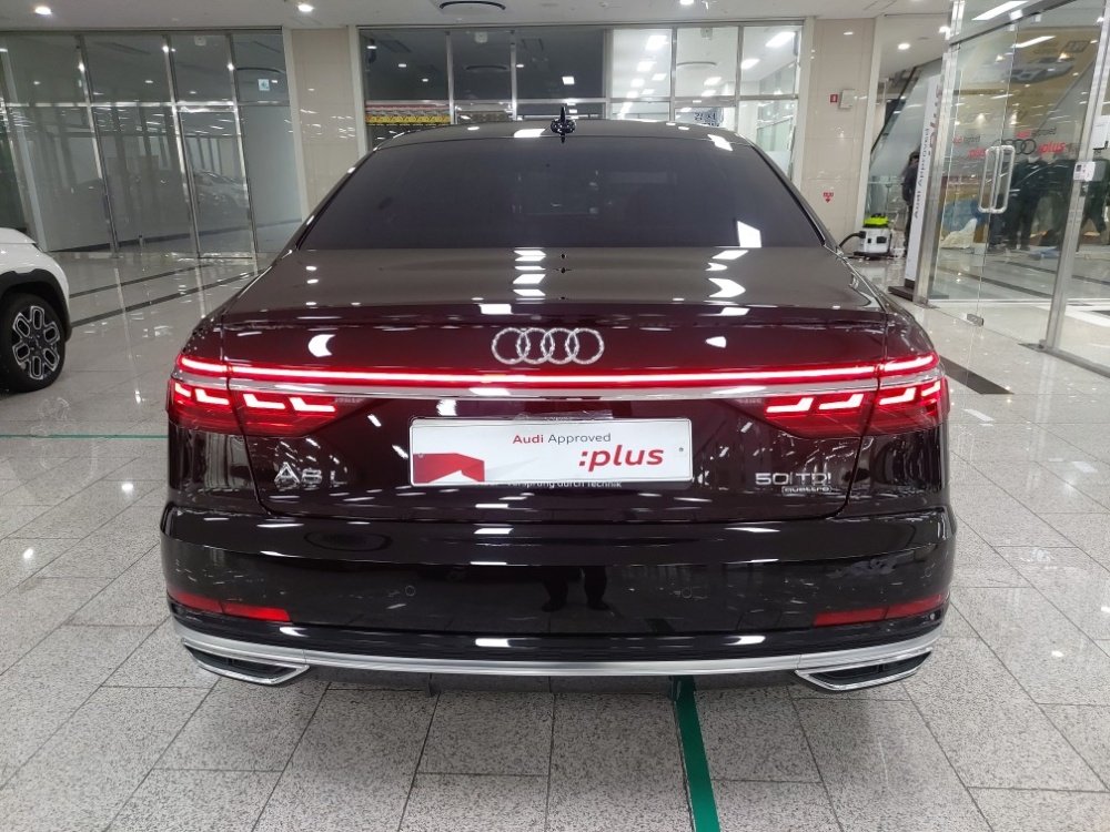 Audi A8 (D5)