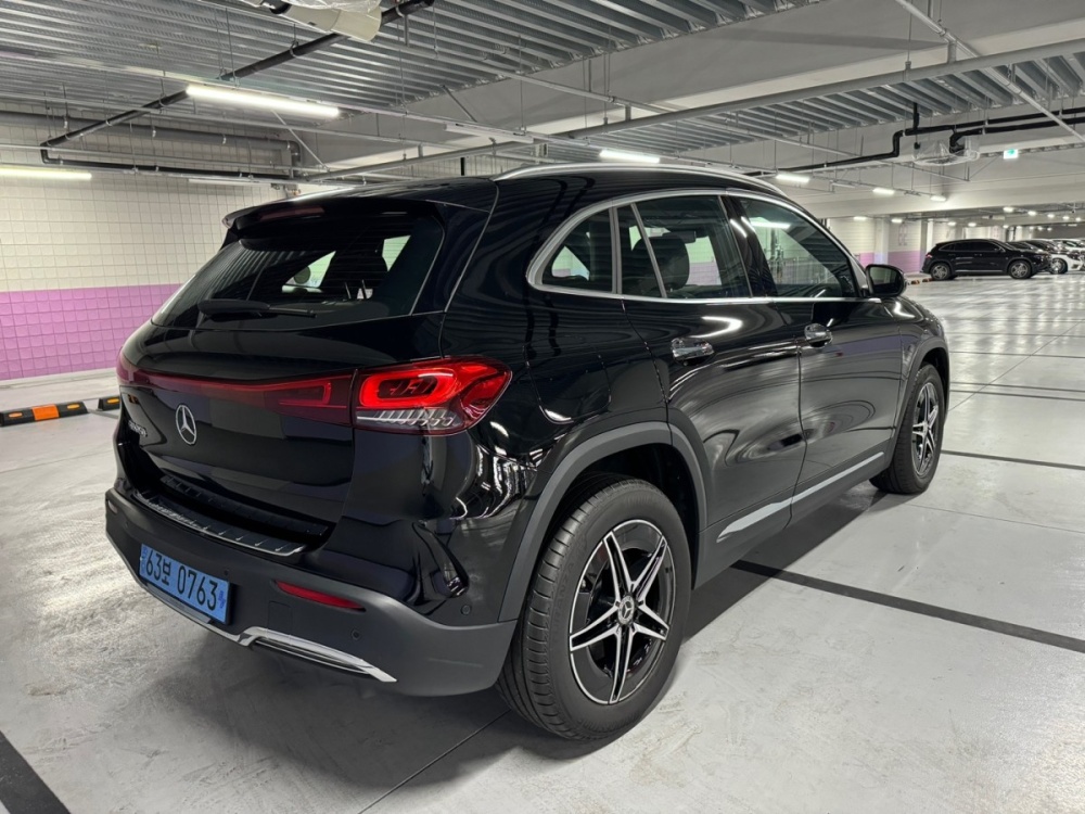 Mercedes-Benz EQA-H243