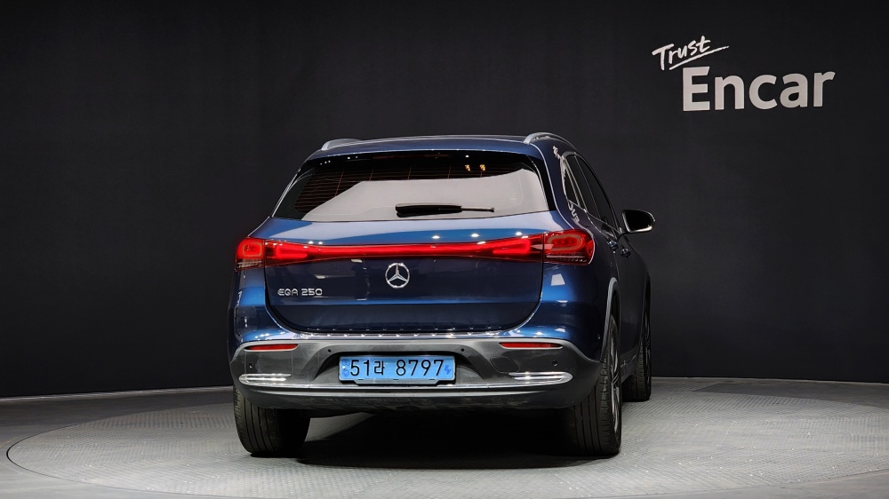 Mercedes-Benz EQA-H243