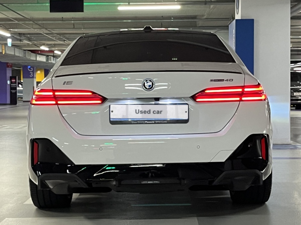 BMW i5 (G60)