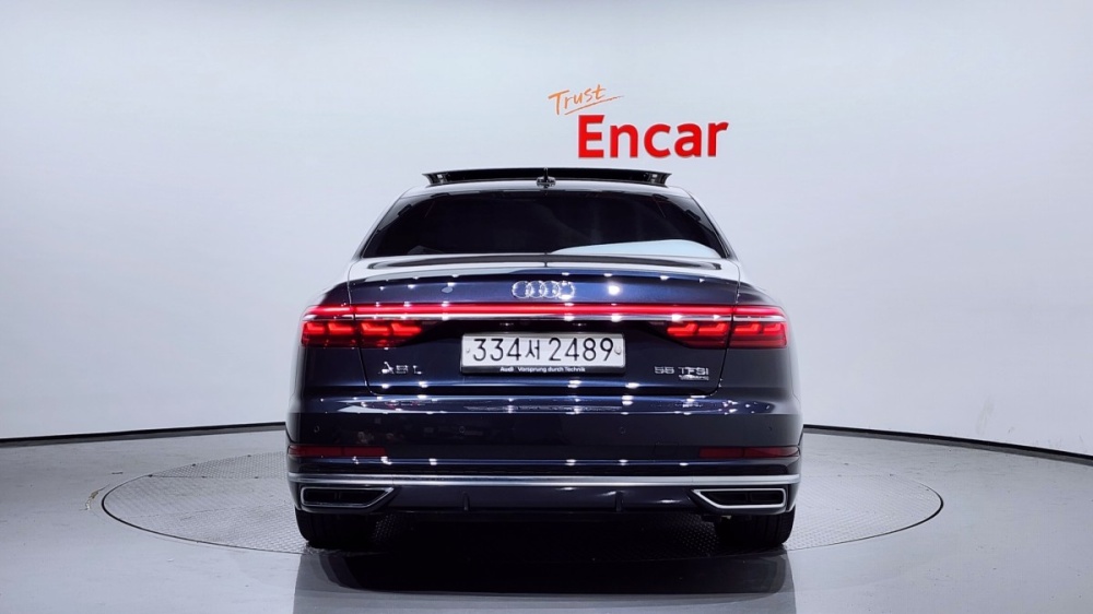 Audi A8 (D5)