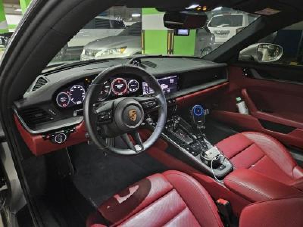 Porsche 911 (992)